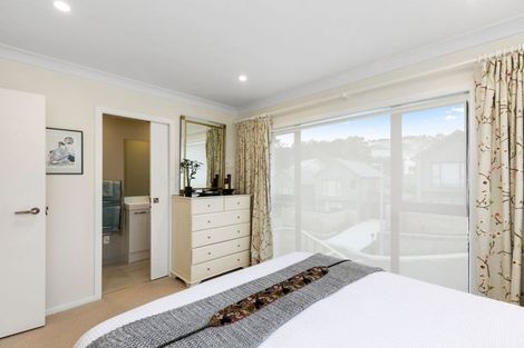 Photo of property in 15 Brindle Way, Newlands, Wellington, 6037