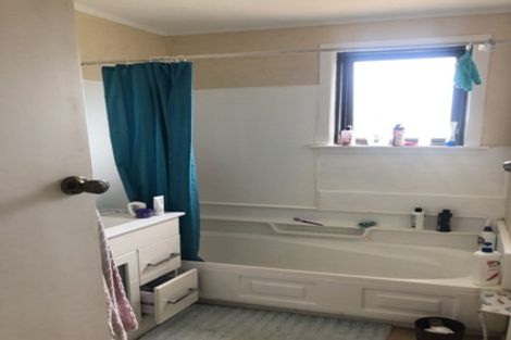 Photo of property in 17 Matapouri Road, Mangere Bridge, Auckland, 2022