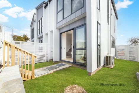 Photo of property in 8/234 Te Atatu Road, Te Atatu South, Auckland, 0610