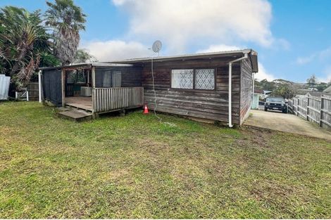 Photo of property in 20 Thornlow Street, Glendene, Auckland, 0602