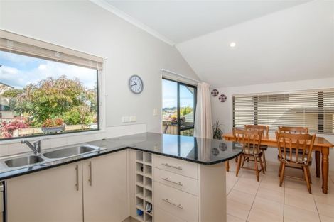 Photo of property in 24 Nimstedt Avenue, Oteha, Auckland, 0632