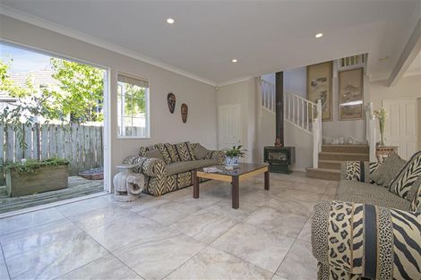 Photo of property in 13 Belvedere Court, West Harbour, Auckland, 0618