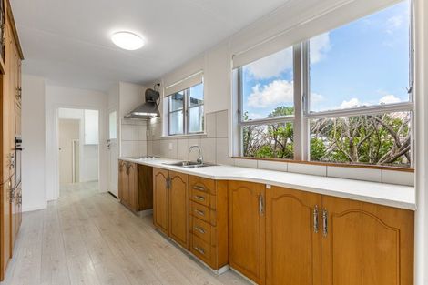 Photo of property in 7 Kaweka Street, New Lynn, Auckland, 0600