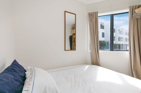 Photo of property in 28 Lawson Place, Mount Victoria, Wellington, 6011