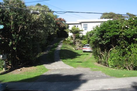 Photo of property in 32 Tiromoana Road, Raumati South, Paraparaumu, 5032