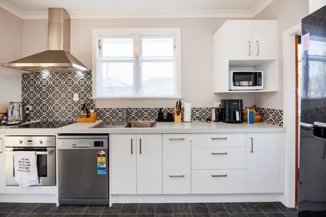 Photo of property in 27 Knowles Street, Terrace End, Palmerston North, 4410