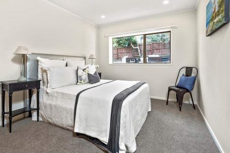 Photo of property in 17 Voltaire Court, Botany Downs, Auckland, 2010