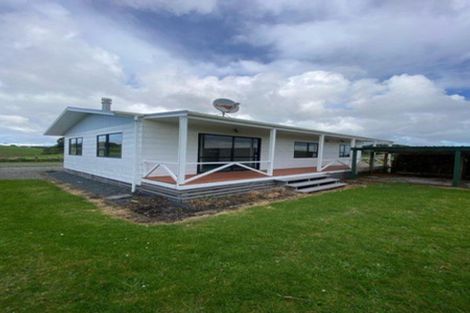 Photo of property in 627 South Road, Omata, New Plymouth, 4374