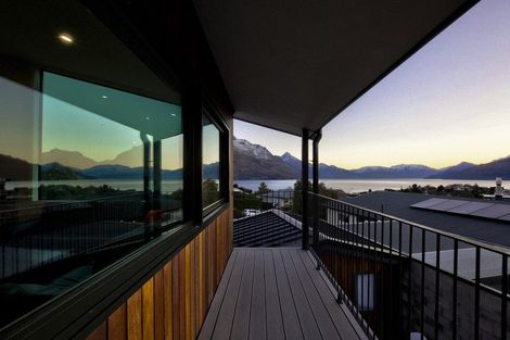 Photo of property in 18 Poplar Drive, Kelvin Heights, Queenstown, 9300