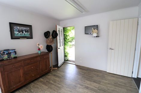 Photo of property in 21 Abercrombie Street, Milton, 9220