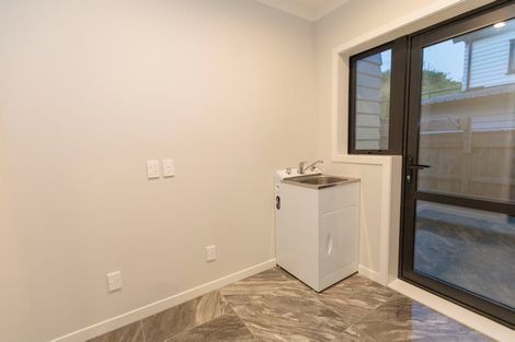 Photo of property in 46 Domett Street, Newlands, Wellington, 6037