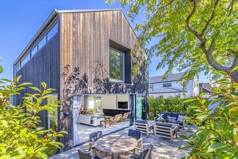 Photo of property in 74 Merivale Lane, Merivale, Christchurch, 8014