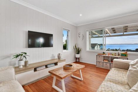 Photo of property in 954 Whangaparaoa Road, Manly, Whangaparaoa, 0930