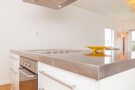 Photo of property in Kingsgate Flats, 10 Austin Street, Mount Victoria, Wellington, 6011