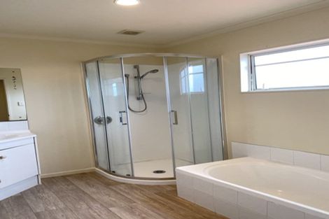 Photo of property in Chantelle Close, 44e Lavery Place, Sunnynook, Auckland, 0632