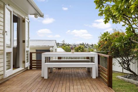 Photo of property in 1/3 Ellice Road, Totara Vale, Auckland, 0629