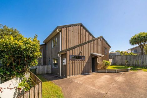 Photo of property in 2/28 Pahi Place, West Harbour, Auckland, 0618
