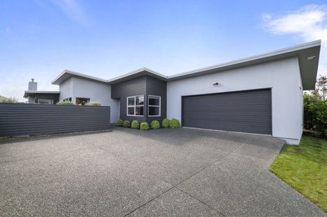Photo of property in 81 Pacific Drive, Fitzherbert, Palmerston North, 4410