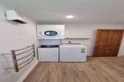 Photo of property in 94 Kelburn Parade, Kelburn, Wellington, 6012