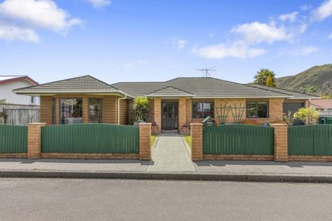 Photo of property in 2/32 Bauchop Road, Waterloo, Lower Hutt, 5011