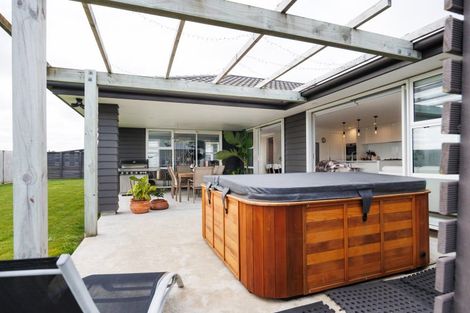 Photo of property in 25 Dogwood Way, Milson, Palmerston North, 4414