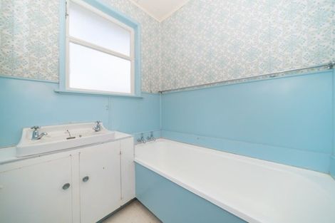 Photo of property in 18 Ellesmere Crescent, Highbury, Palmerston North, 4412