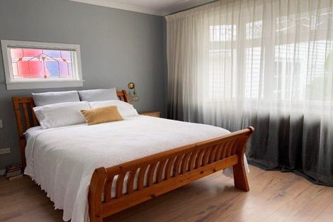 Photo of property in 17 Morley Street, New Plymouth, 4310