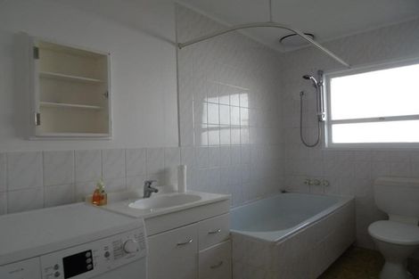 Photo of property in 170c Queen Street, Northcote Point, Auckland, 0627