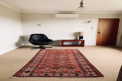 Photo of property in 28 Rewarewa Crescent, Waikanae, 5036