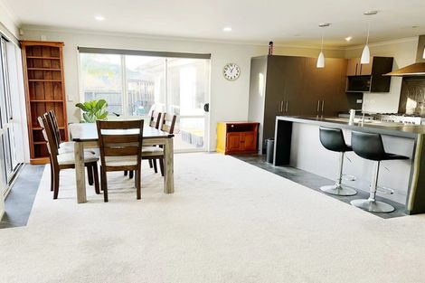 Photo of property in 18 Huntington Park Drive, Greenhithe, Auckland, 0632