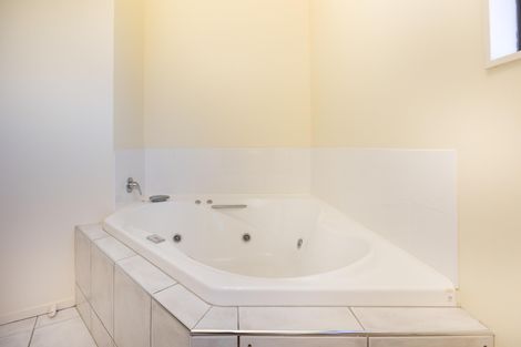 Photo of property in 111 Ruapehu Drive, Fitzherbert, Palmerston North, 4410