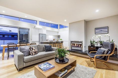 Photo of property in 2/49 Seaview Road, Castor Bay, Auckland, 0620