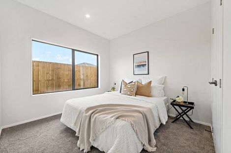 Photo of property in 14 Whata Street, Clarks Beach, 2122