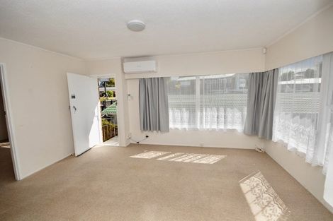 Photo of property in 2/321 Wairau Road, Totara Vale, Auckland, 0627
