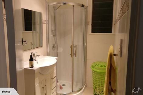 Photo of property in 28 Blease Street, New Lynn, Auckland, 0600