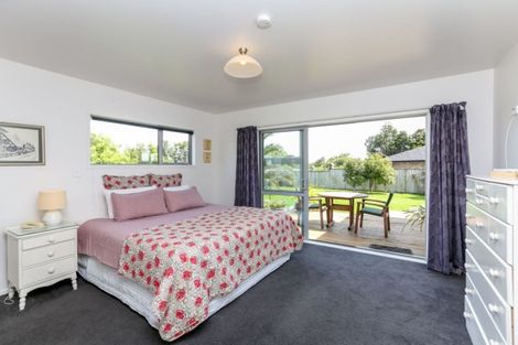 Photo of property in 9 Settlers Close, Whalers Gate, New Plymouth, 4310