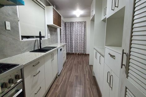 Photo of property in 34 Chislehurst Street, Henderson, Auckland, 0612