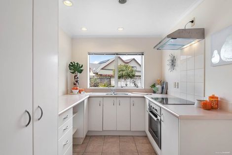 Photo of property in 5/16 Vinograd Drive, Te Atatu Peninsula, Auckland, 0610