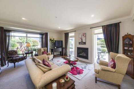 Photo of property in 7 Fairway Grove, Hokowhitu, Palmerston North, 4410