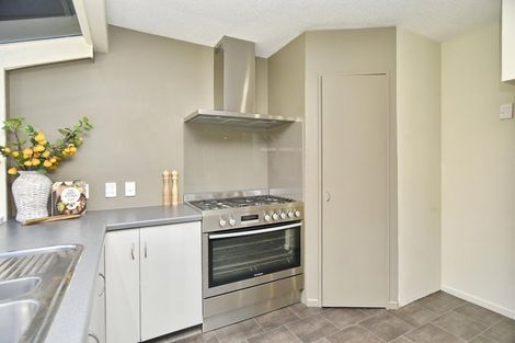 Photo of property in 142 Royal Park Drive, Parklands, Christchurch, 8083