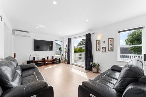 Photo of property in 15 Lendic Avenue, Henderson, Auckland, 0612