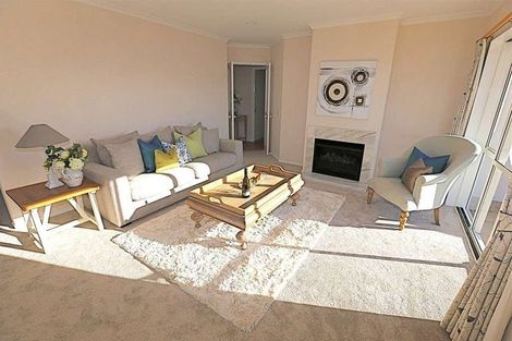 Photo of property in 50 Corta Bella Place, Golflands, Auckland, 2013