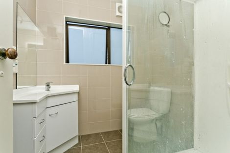 Photo of property in 2/14 Ridge Road, Waiake, Auckland, 0630