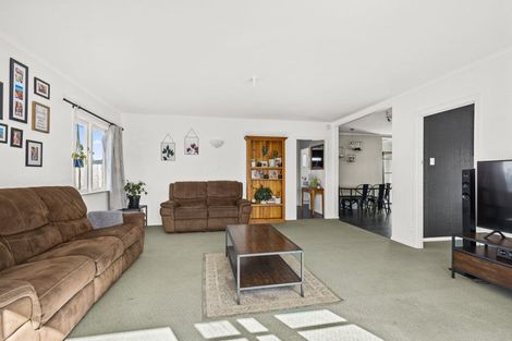 Photo of property in 73a Awaroa Road, Helensville, 0800