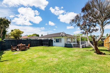 Photo of property in 2/59 Archibald Road, Kelston, Auckland, 0602