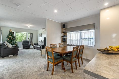 Photo of property in 50 Athena Drive, Totara Vale, Auckland, 0629