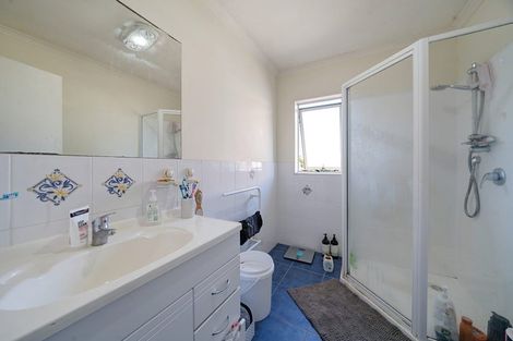 Photo of property in 15 Millstream Drive, Henderson, Auckland, 0610