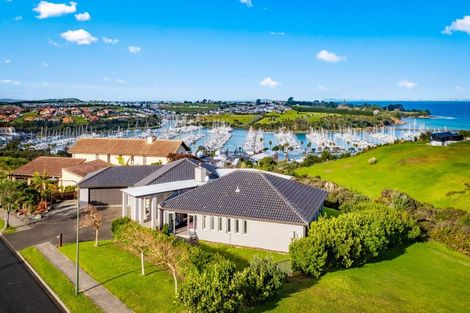 Photo of property in 139 Roberts Road, Matakatia, Whangaparaoa, 0930