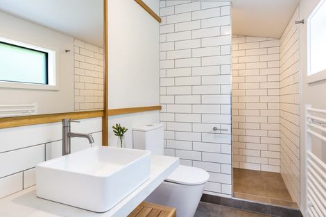 Photo of property in 224 Lake Terrace, Waipahihi, Taupo, 3330