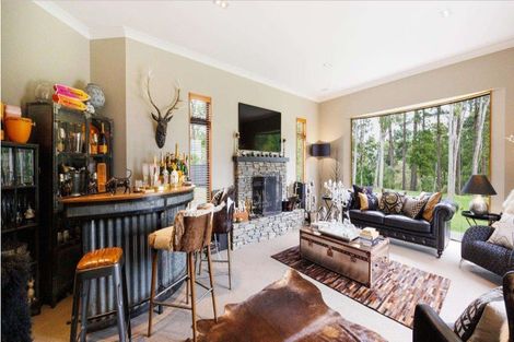 Photo of property in 7 Titirangi Drive, Fitzherbert, Palmerston North, 4471